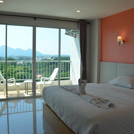 The Base Hua Hin Hotel Luaran gambar
